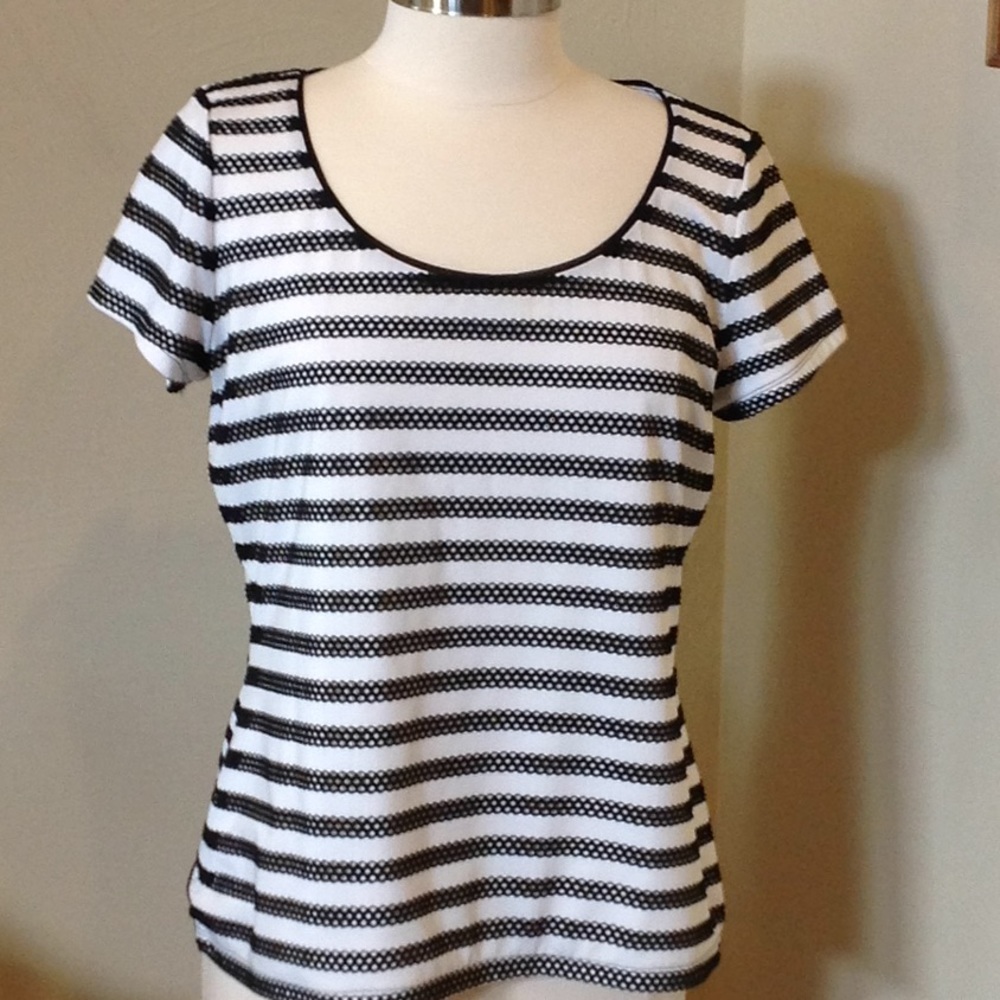 Scoop neck T
